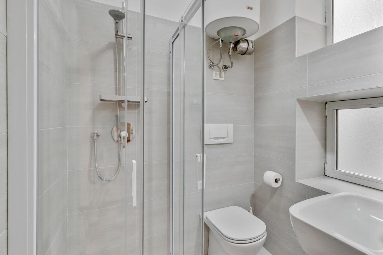 Apartment White House In