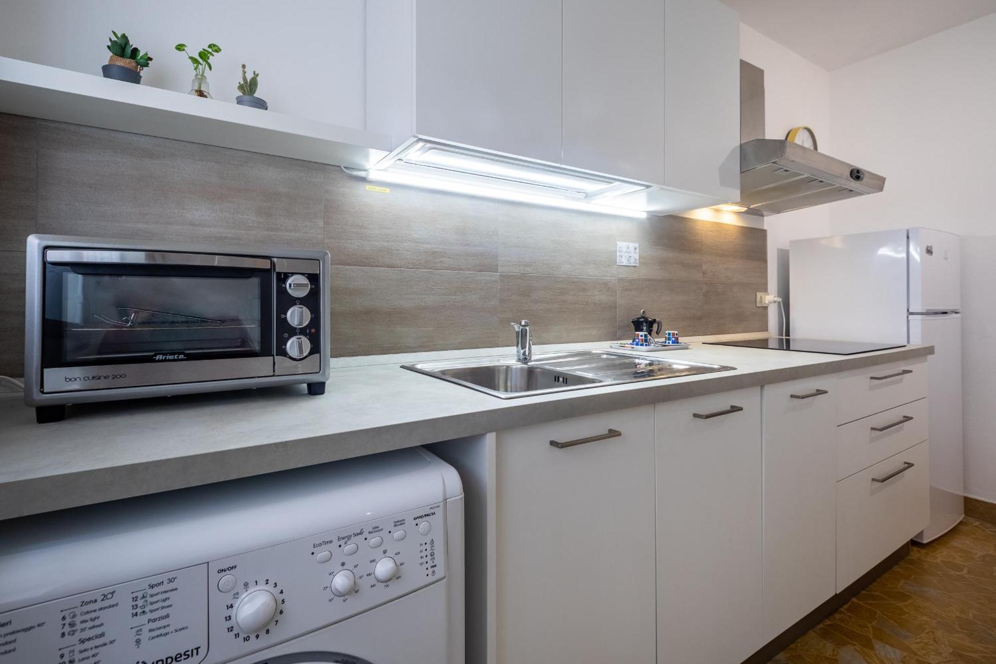White House In Apartment