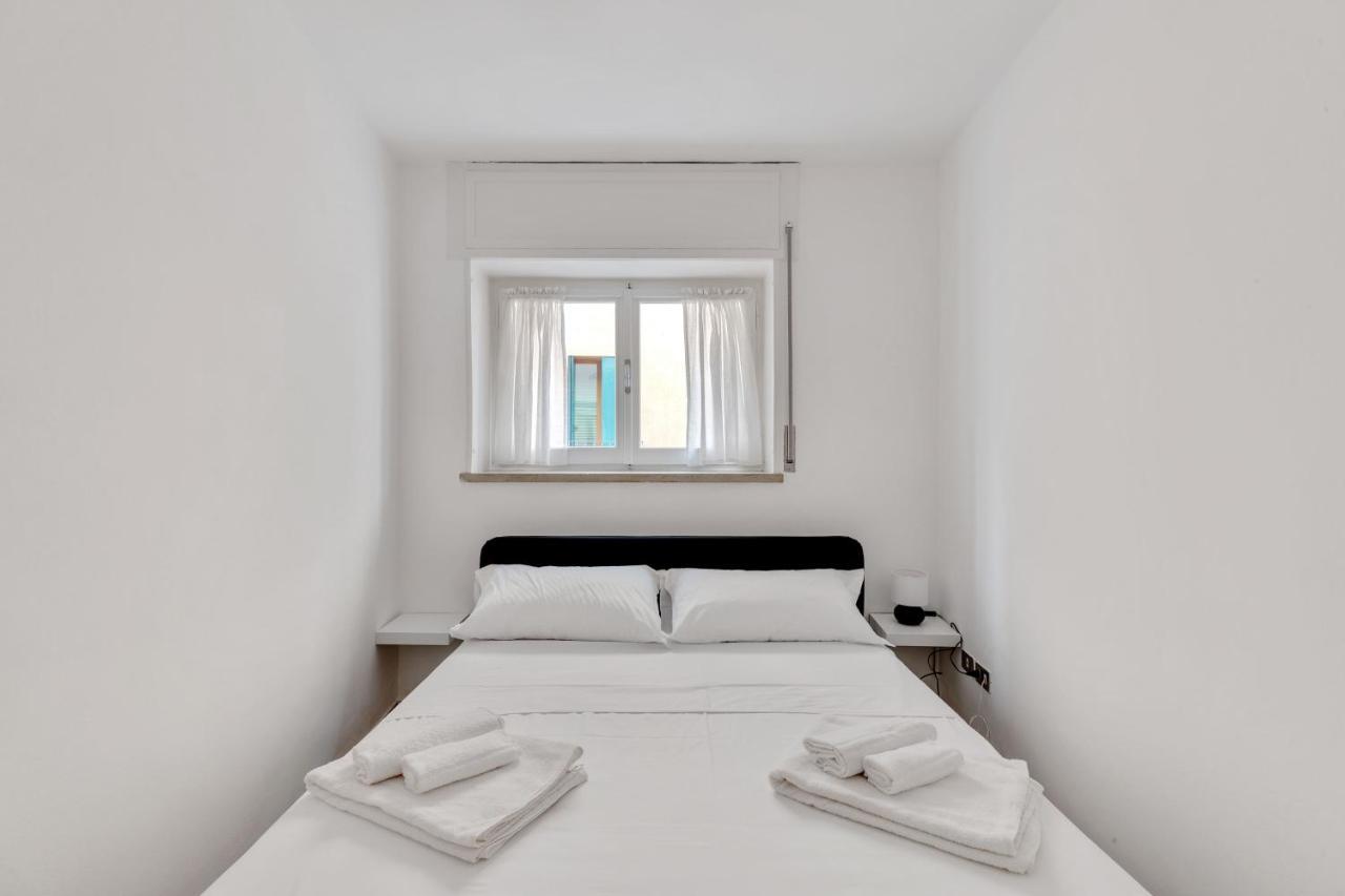 White House In Apartment