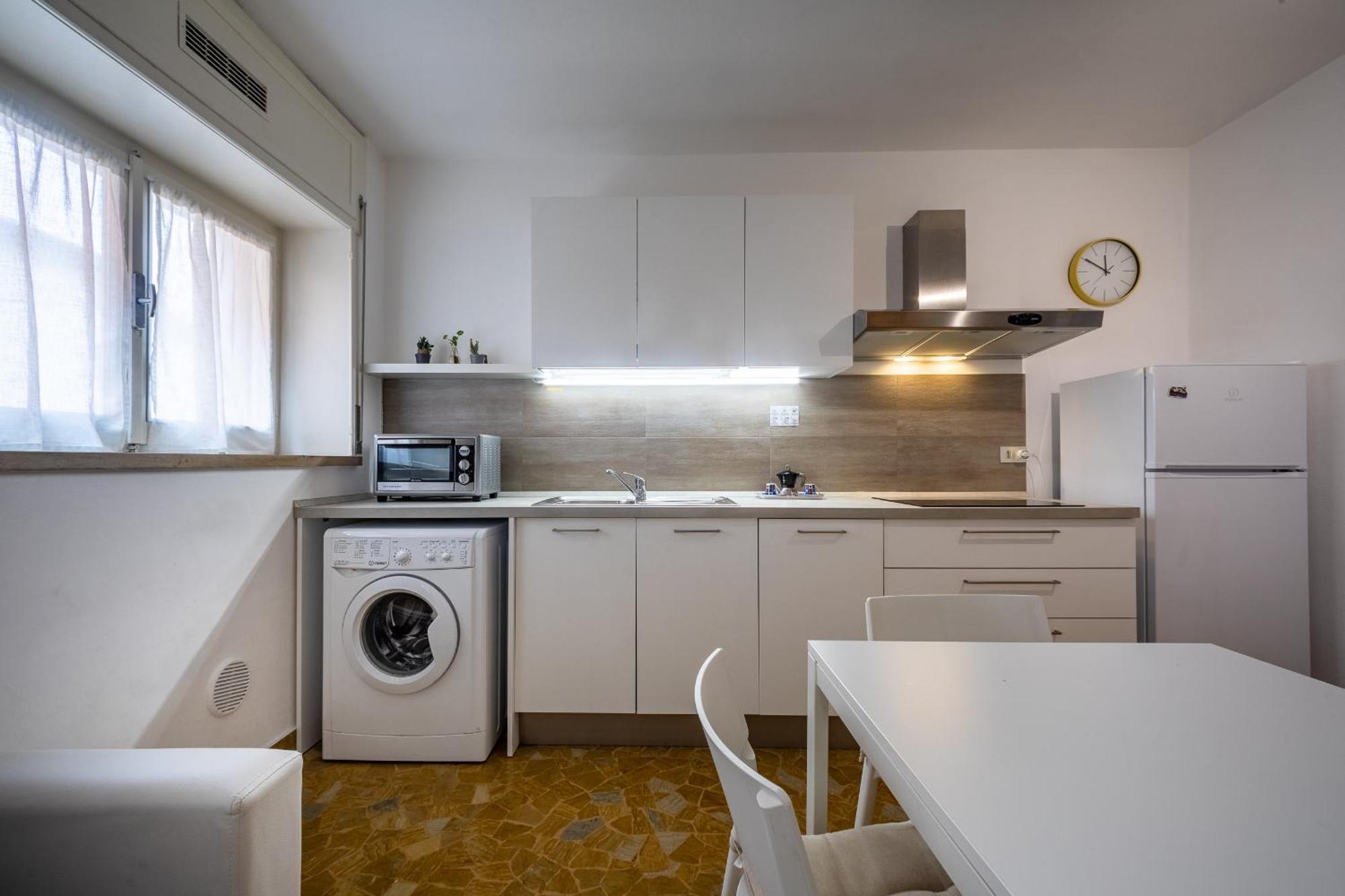 White House In Apartment *